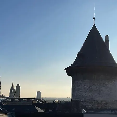 Gare - Sur Le Toit Du Donjon Lägenhet